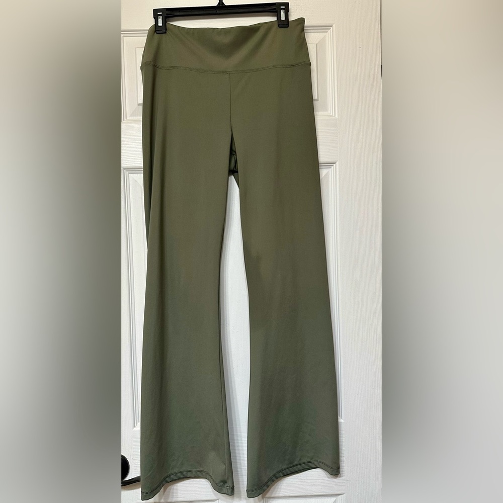 AE The Everything High-Waisted Flare Legging Olive Green Women’s Sz Medium